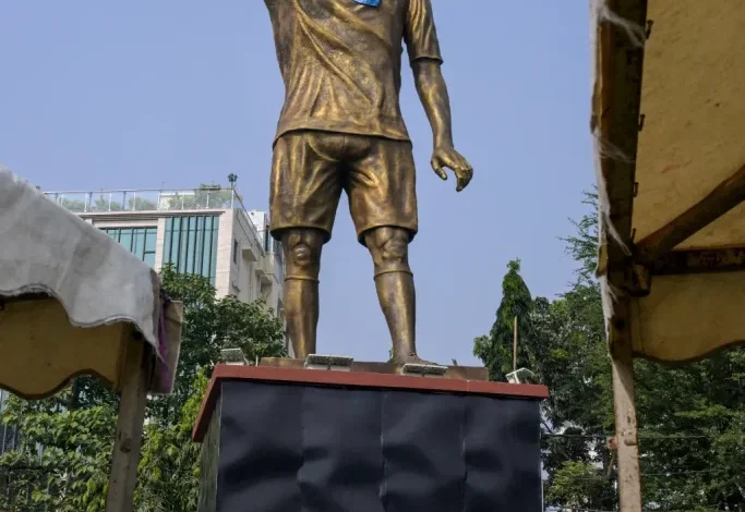 مجسمه لیونل مسی