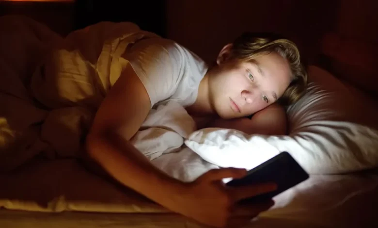 دیر خوابیدن نوجوانان