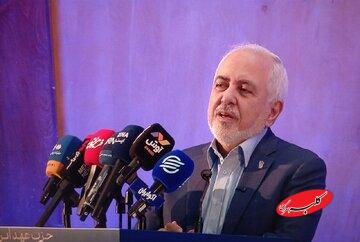 ظریف: زنان، جوانان و اینترنت تهدید نیستند؛ تهدید را خودمان میسازیم/ اگر جرأت کنیم از گذشته آزاد شویم، میشود آینده متفاوتی با نگاهی تازه به جهان ساخت