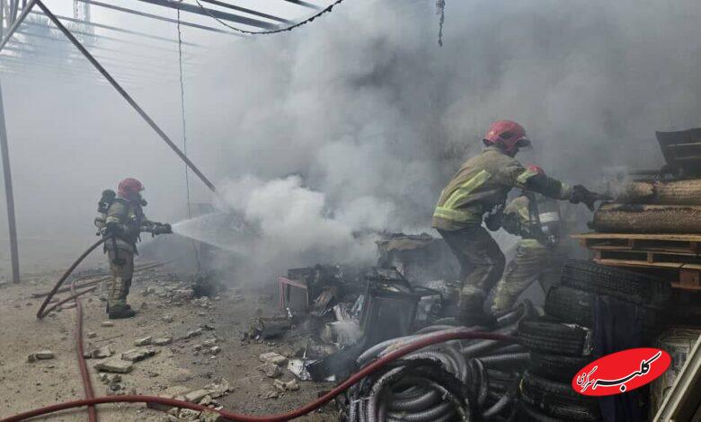 کارخانه کاله همچنان در آتش میسوزد؛ دستور تخلیه بیمارستان امام علی(ع) آمل آغاز شد