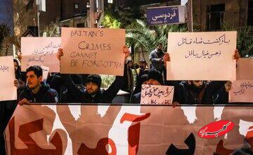 پلاکارد و شعارهای تجمعکنندگان مقابل سفارت انگلیس + عکس