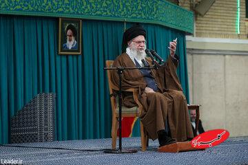 تذکر شدید رهبر انقلاب نسبت به اهانت به رئیسجمهور و رؤسای کشور/ افرادی را که ممکن است در مجلس یا بیرون از آن باشند از این کار نهی و منع میکنم