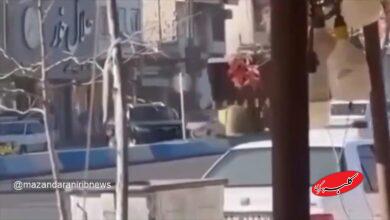 راننده لودر خشمگین خودروی سانتافه را نابود کرد +ویدیو