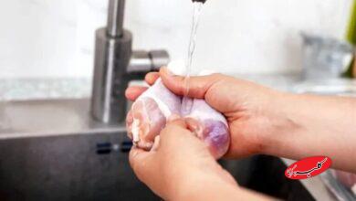 شستن مرغ خام