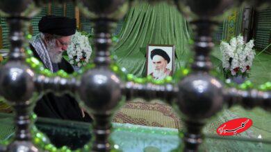 رهبر در حرم امام