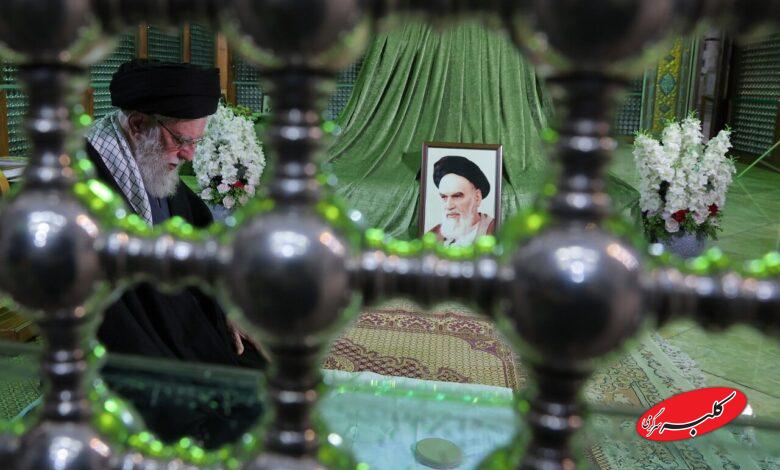 رهبر در حرم امام