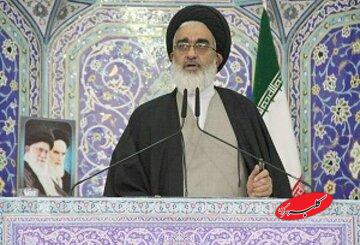 امام جمعه قم: ترامپ میداند ورود به جنگ با ایران آغاز مسیری است که پایان آن قابل مهار نیست/ ملت ایران در بزنگاهها منسجمتر میشود