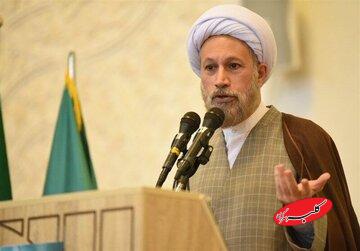 امام جمعه شیراز: ترامپ بداند که چیزی نمیگذرد که شمشیر دو دم حضرت علی(ع) حرکت کرده و هرچه مستکبر و فرعون صفت است را به جهنم خواهد فرستاد