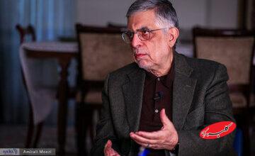 انتقاد کرباسچی از پزشکیان؛ هم میهن در ماجرای ۱۴۰۱ و بازداشت خبرنگار، یک روزهم تعطیل نشد/ حداقل ۱۰۰ نفر بیکار شدند