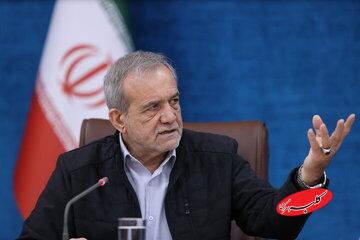 پزشکیان: اگر فکر کنیم عقل کل هستیم، سند مرگ خود را امضا کرده ایم/ یاد نگرفتیم که با هم گفتگو کنیم/ مصمم هستیم وضعیت مدارس کشور را اصلاح کنیم