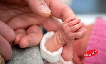 ترخیص نوزاد ۷۰۰ گرمی پس از ۴۸ روز/ عکس