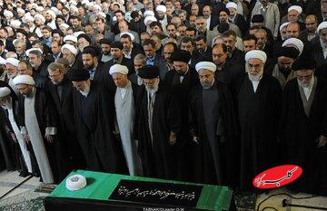نماز شب اول دفن؛ رهبر انقلاب چه توصیهای کردند؟