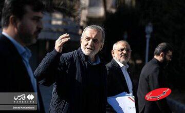 تصاویری از ژستهای پزشکیان در حیاط دولت