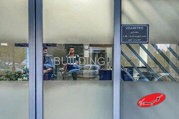 کلاهبرداران جلوی سفارت آلمان، متقاضیان ویزای کار را سرکیسه می کنند