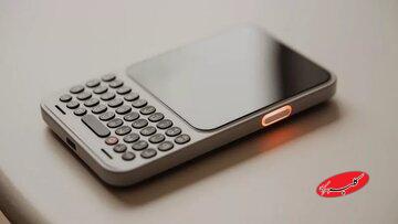 آخرین تلاشها برای احیای بلکبری/ Clicks Communicator با کیبورد فیزیکی معرفی شد