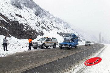 برف و باران در جادههای ۲۰ استان