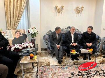 دیدار معاون اجرایی رئیسجمهور با خانواده دو تن از شهدای مردمی حوادث اخیر/ ابلاغ پیام تسلیت رئیس جمهور