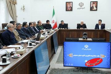 عارف: تجربه ورود PC به نظام اداری در دهه ۶۰ ناموفق بود/ منابع حاصل از جراحی اقتصادی صرف مصرف کننده نهایی میشود