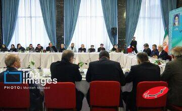 درخواست هنرمندان: سانسور را حذف کنید/ نام بردن از «حسین محمدی» بازیگر زندانی در حضور محمدرضا عارف و سیدعباس صالحی