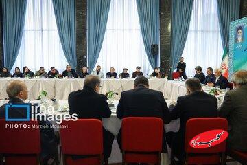 درخواست هنرمندان: سانسور را حذف کنید/ نام بردن از «حسین محمدی» بازیگر زندانی در حضور محمدرضا عارف و سیدعباس صالحی