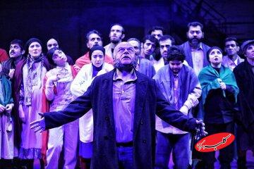 پربازیگرترین اثر جشنواره ۴۴ تئاتر فجر روی صحنه رفت/ «عشق نجاتدهنده» در روز اول