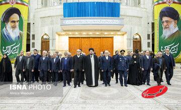 استقبال سیدحسن خمینی از پزشکیان در حرم امام خمینی/ فاتحه خوانی سقاب اصفهانی در کنار رئیس جمهور + تصاویر