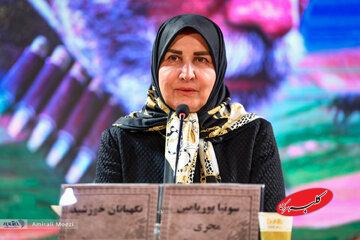 ببینید | مجری نشستهای چهلوچهارمین جشنواره فیلم فجر: جشنواره را با فیلمی ضد زن آغاز کردیم / این فیلم یک سایکودرام با محوریت انحراف جنسی است!