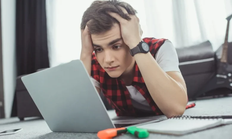 بی توجهی نوجوانان به درس