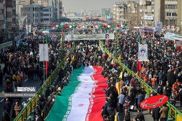 خانم محجبه موتورسوار در راهپیمایی پیروزی انقلاب اسلامی + عکس