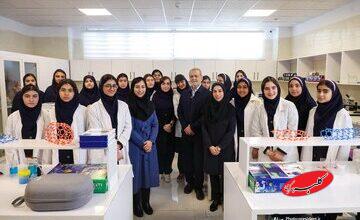 عکس خاص پزشکیان در بین دخترهای دبیرستانی در شهریار + تصویر