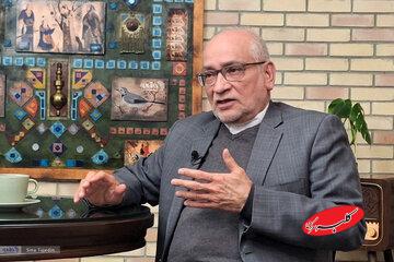 ببینید | حسین مرعشی: نمی توان نسلهای جدید را با فرهنگ و ادبیات دهه شصت مدیریت کرد/خشمهای خفته به هر بهانهای به میدان میآیند