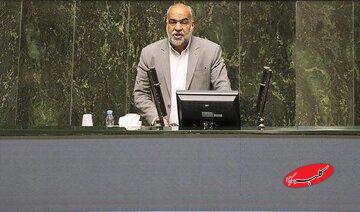 انتقاد یک نماینده از صدا و سیما؛ مجریهایی آورده که برای جذب مشتری دلقکگونه حرف میزنند/ خصولتیها مثل شترمرغ هستند؛ نه بار میبرند نه تخم میگذارند