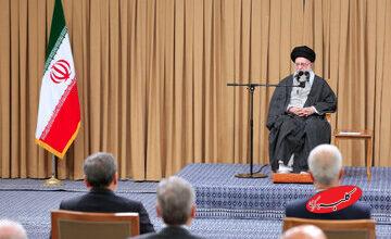 رهبر انقلاب: آمریکا اگر جنگی راه بیندازد، جنگ منطقهای خواهد بود/ این آقا (ترامپ) مرتب ادعا میکند ناو آوردیم؛ ملت ایران را از این چیزها نباید ترساند