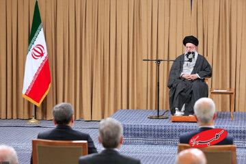 رهبر انقلاب: آمریکا اگر جنگی راه بیندازد، جنگ منطقهای خواهد بود/ این آقا (ترامپ) مرتب ادعا میکند ناو آوردیم؛ ملت ایران را از این چیزها نباید ترساند