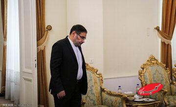 حمایت شمخانی از عراقچی: او مورد اعتماد سطوح عالی تصمیم گیری و نهادهای نظامی و اطلاعاتی است/ نیروهای مسلح از هیچ تلاشی برای منافع ملی دریغ نمیکنند