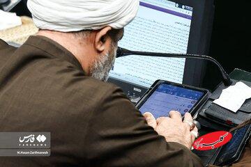 تهیه طرح دو فوریتی برای مجازات اهانت کنندگان به پرچم ایران و قهرمانان ملی توسط یک نماینده تندرو