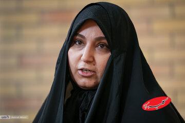 چرا دختر ارشد سردار سلیمانی او را پدر صدا نمیکند؟/ نرجس سلیمانی: عکسهای محدودی را میشود پیدا کرد که ایشان پشت میز بوده باشد