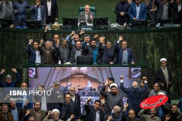 آمریکا با علم به شروط ایران پای مذاکره آمده است؛ کاهش سطح غنیسازی در قبال لغو تحریمها/ جمهوری اسلامی در عمل حرف خود را به آمریکاییها دیکته میکند