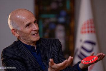 روایت یک جامعهشناس از بحران معنا در جامعه ایران/ فراستخواه: داستانهای «مدرنیته»، «انقلاب» و «اصلاحات» کارکرد خود را از دست دادهاند