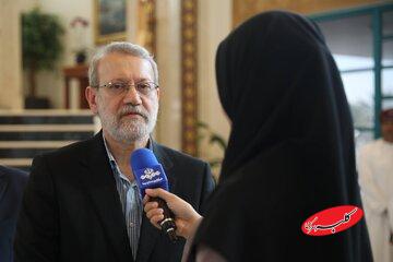 مصاحبه علی لاریجانی با صداوسیما بعد از دیدار با وزیرخارجه عمان/ دبیر خندان شعام در قاب تصویر + عکس