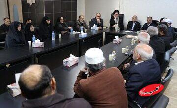پزشکیان در دیدار با خانواده شهدای حوادث اخیر: بابت این حوادث شرمندهایم/ از فکر اینکه چرا جوانان ما باید به این شکل جان ببازند، خواب ندارم