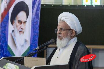 قدردانی امام جمعه یزد از راهپیمایی 22 بهمن؛ خاک پای این ملت را باید سرمه چشم کرد/ اگر توان موشکی ایران نبود، دشمن تاکنون این کشور را تکهتکه کرده بود