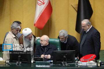 قالیباف: ۳۴ درصد جمعیت کشور در فقر مطلق هستند/ بر اساس توانایی اقتصادی، جمعیت کشور ۸ خوشه شدهاند؛ خوشه هشتم تنها ۴۰۰ هزار نفر هستند!