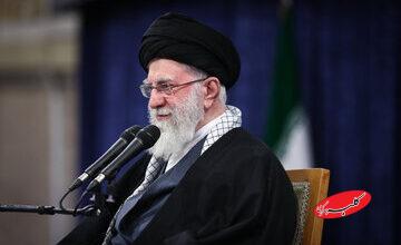 عکسی خاص از دیدار امروز رهبر انقلاب/ این نوشته درباره رهبری و ترامپ بر روی چفیه پربازدید شد