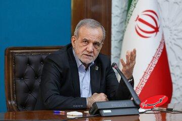 واکنش پزشکیان به سوالی درباره تغییر کردن مواضع امسالش نسبت به سال ۸۸ و ۱۴۰۱