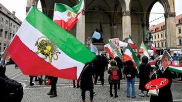 واکنش کیهان به تجمع ضدانقلاب در مونیخ/ یک تجمع چندده نفره با حضور ورزشکاران و سلبریتی های فراری و رضا پهلوی بود