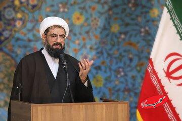 امام جمعه همدان: محل زندگی پهلوی را با رهبر انقلاب مقایسه کنید تا همه چیز روشن شود/ مراسم های ختم باید اصلاح شود؛خوردن غذا در خانه صاحب عزا کراهت دارد