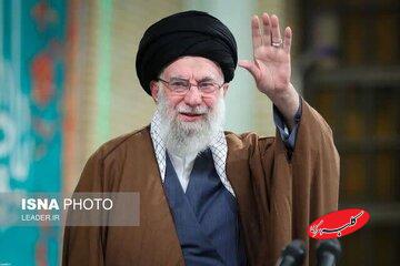 تصویری از آخرین نماز عید فطر به امامت رهبری شهید + عکس