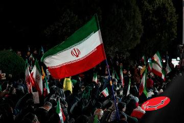 زنان، مردان و کودکان یزدی کفنپوش به خیابان آمدند+ تصویر
