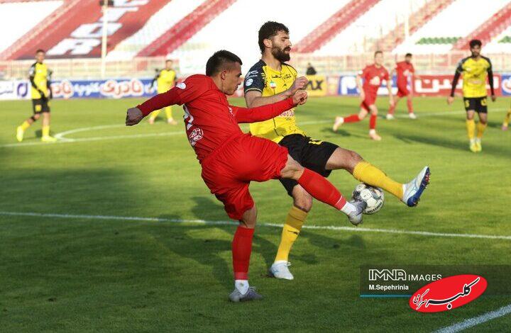 سال ۱۴۰۴ تاثیر جنگ بر فوتبال ما به چشم آمد/ ترکیب منتخب سال از نگاه کارشناس فوتبال